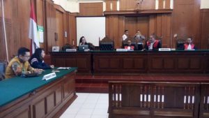 foto sidang putusan rups empire palace ditunda