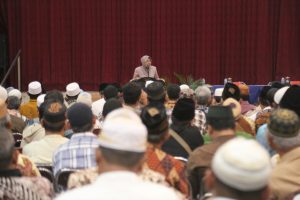 foto wali kota surabaya berikan pemaparan