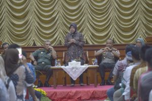foto Wali Kota Surabaya Tri Rismaharini bersama jajaran Forum Pimpinan Daerah (Forpimda)