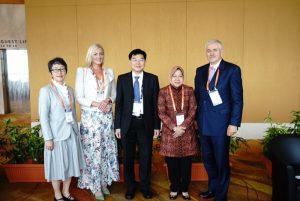 foto wali kota Risma saat berada di Singapura
